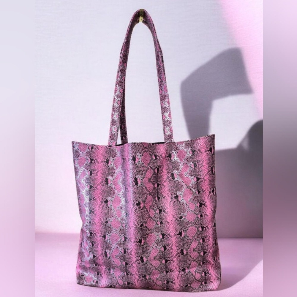 Saks Fifth Avenue Pink Snakeskin Print ToteSaks Fifth Avenue Pink Snakeskin Tote